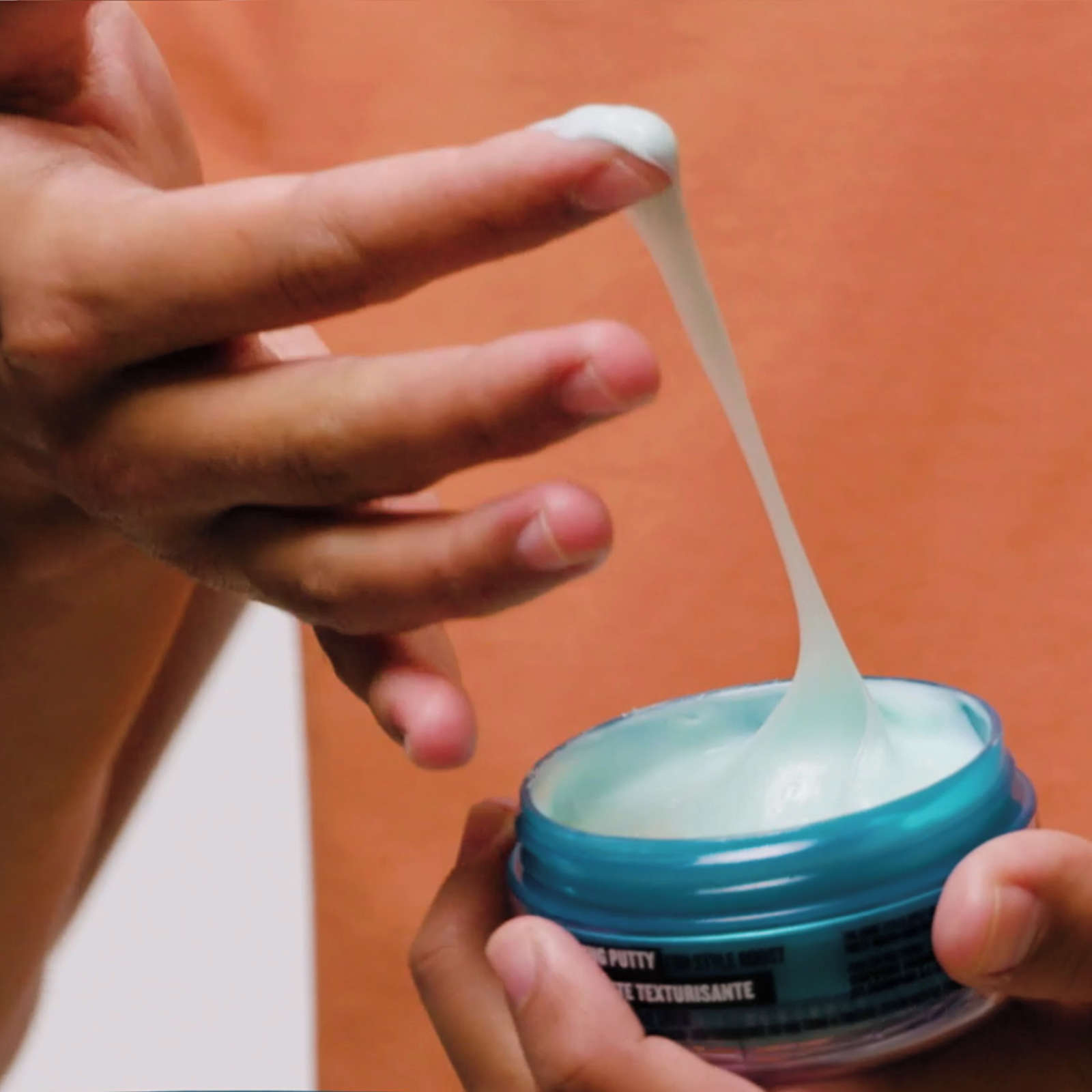 Manipulator texturizing Putty with Firm Hold